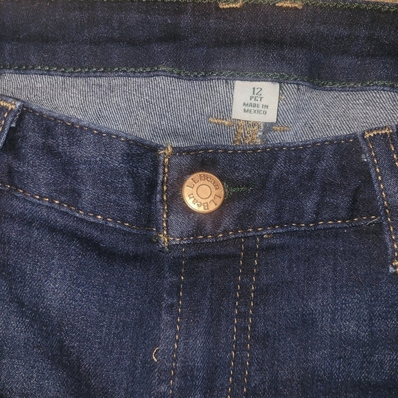 L.L.Bean Dark Wash Womens Denim Jeans 12P - Picture 2 of 5